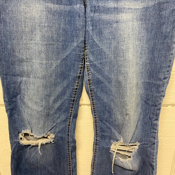 Rewash Women's High Rise fit and Flare Raw Edge Medium Wash Torn Hem Jeans 13/31 - Picture 4 of 10